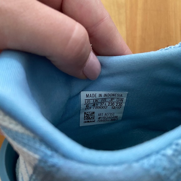 Adidas womens EQT Basketball ADV Sneaker. - Picture 2 of 4